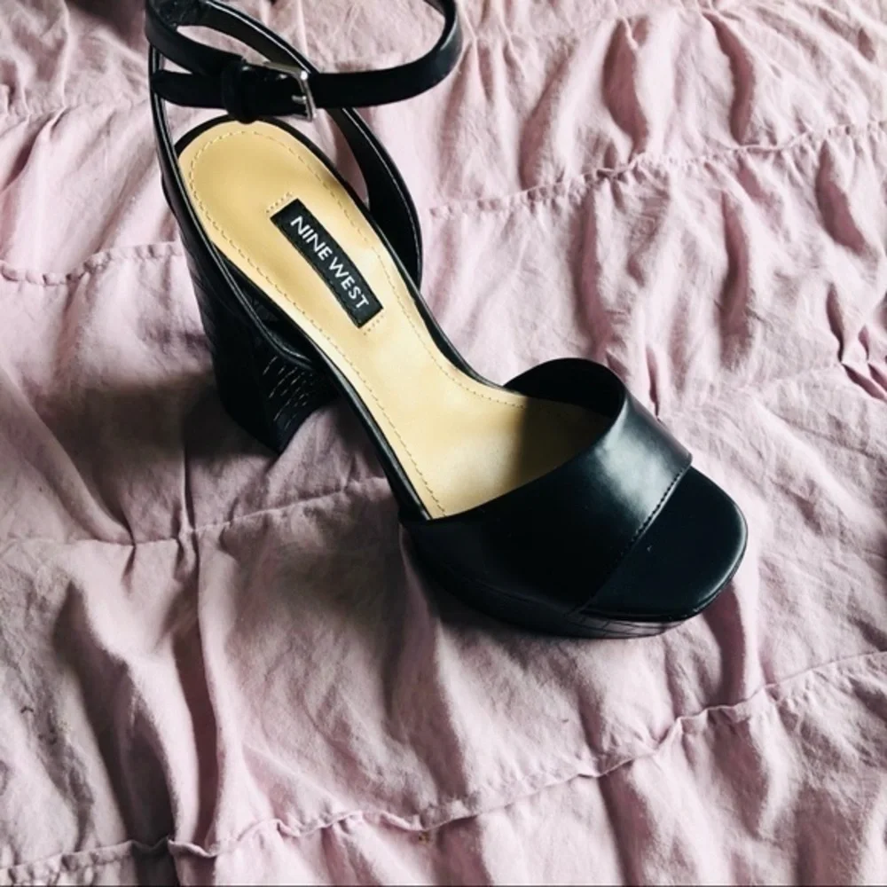 Black leather croc heels Platform​